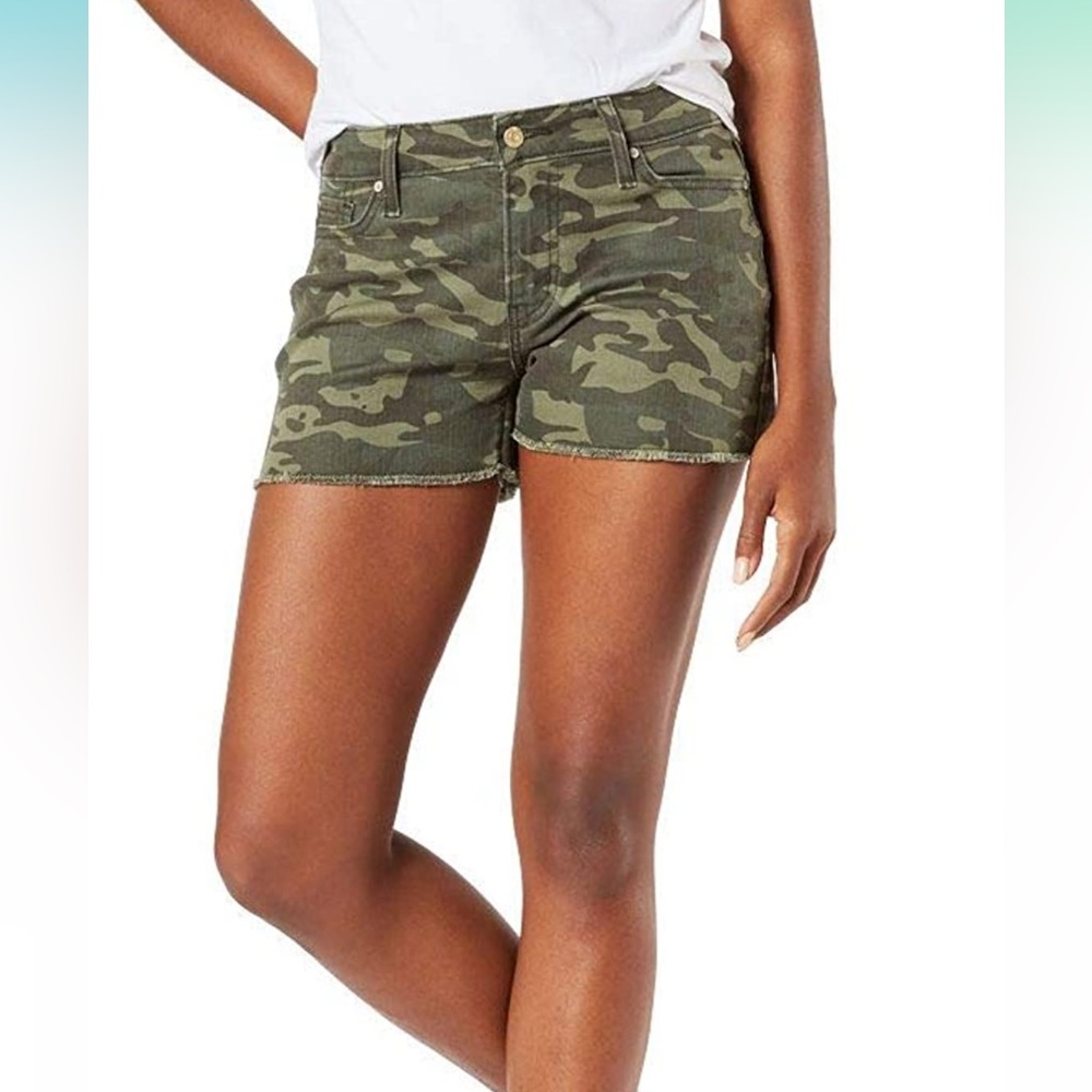 Levi’s Camo Mid Rise Shorts - Picture 9 of 9
